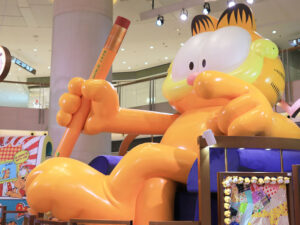 Avstraliyanın fast food nəhəngi təhlükəli Garfield oyuncaqlarına görə cərimələnib