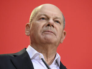 Şolz Almaniya üçün Alternativi qadağan etməyə tələsməməyə çağırıb