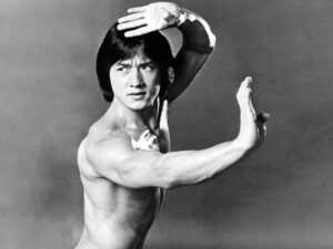 Ceki Çan karate üzrə qara kəmər alıb