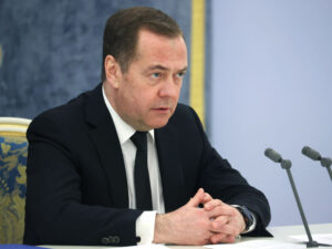 Medvedev Avropaya nasist Almaniyasının taleyini xatırladıb