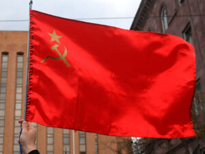 ABŞ nümayişlərində SSRİ bayraqları göründü