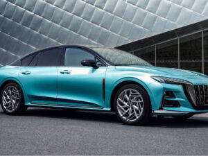 Rus Hongqi dilerlərində indi H6 liftbackləri var