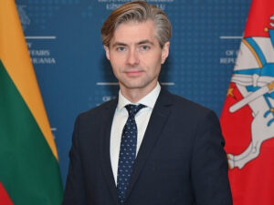 Litvanın xarici işlər naziri Kiyevə “Raketlər və Dronların Barajı” altında getməsindən şikayət edib