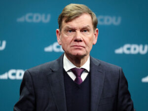 Almaniyanın xarici işlər naziri Ukraynaya silah yardımını “həyat sığortası” adlandırıb