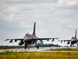 Polşa Rusiyanın Ukraynadakı fəaliyyətinə görə hava qüvvələrini darmadağın edib