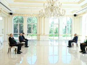 İlham Əliyev Sudanın ölkəmizə yeni təyin olunmuş səfirinin etimadnaməsini qəbul edib