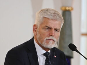 Çexiya prezidenti Trampı Avropa və Rusiyaya münasibətə görə tənqid edib