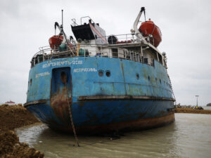 Kerç boğazında batan tankerlərdən birinin sahibi gəmini özü dibindən qaldırmaq istəyir