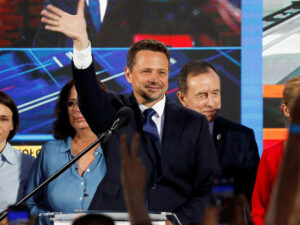 Varşava meri Polşada prezident seçkilərində liderdir