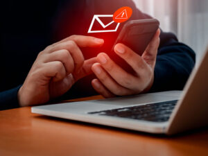 Məktəblilər getdikcə fırıldaqçıların qurbanına çevrilirlər