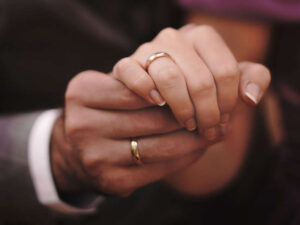 Yunanıstanda Çexiyadan olan turist evlilik təklifindən dərhal sonra ağır xəstələnib