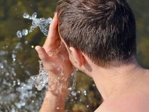 Amerikalı uşaq məşhur göldə amöba infeksiyasından ölüb