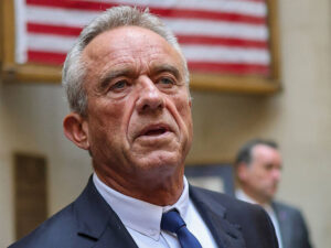 Kiçik Kennedi ABŞ-da Trampa mane olan “müharibə partiyası” haqqında danışıb