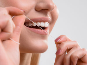 Alimlər peyvəndləri diş ipindən istifadə etməyi təklif edirlər