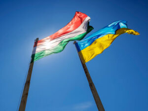 AK Ukraynanın Avropa İttifaqına üzvlüyü ilə bağlı Macarıstanda keçirilən referenduma münasibət bildirib