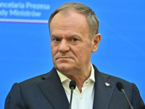 Polşanın baş naziri təhsil naziri Nowacka ilə münasibətdə şübhəli bilinir