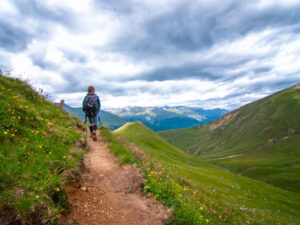 Rumıniyada bir qrup uşaq təhlükəli dağ cığırında itib