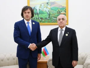 Azərbaycan və Gürcüstan baş nazirləri Türkmənbaşıda görüşdülər