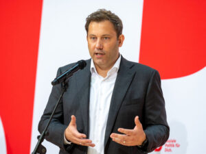 Almaniyanın vitse-kansleri Lars Klinqbeyl Ukraynaya gəlib