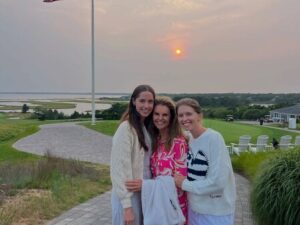 Şvartseneggerin qızı anası və bacısı ilə nadir fotosunu yayımlayıb