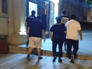 Şəhidlər xiyabanında qeyri-etik videolar çəkən turistlər saxlanıldı – Video