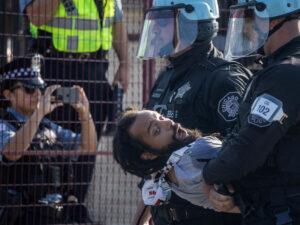 Vaşinqton Trampın tədbirləri fonunda miqrant həbslərində artım görüb