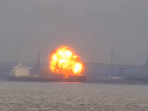 Baltimor limanında yük gəmisi partlayıb