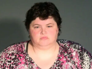 Müəllim şagirdi ilə cinsi əlaqədə olub və onu təqib etməkdə ittiham edib