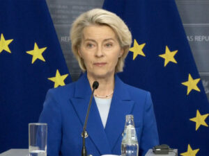 Von der Leyen böhtana görə məhkəməyə verilib