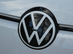 “Volkswagen” 6 milyard dollara yaxın itki ilə üzləşə bilər