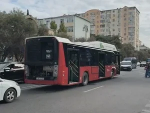 Bakıda avtobus xarab olub yolda qaldı