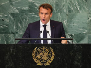 Makron bildirib ki, İrana qarşı sanksiyaların bərpası məsələsi tezliklə həll olunacaq