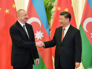 İlham Əliyev Si Cinpini təbrik etdi