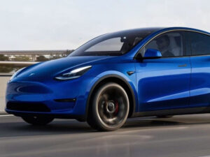 Tesla avtomobillərdə ilişməməsi üçün qapı tutacaqlarını yenidən dizayn edəcək