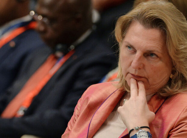 Avstriya Xarici İşlər Nazirliyinin keçmiş rəhbəri bəyan edib ki, respublika gündəlik olaraq öz neytrallığını pozub Avstriya Xarici İşlər Nazirliyinin keçmiş rəhbəri bəyan edib ki, respublika gündəlik olaraq öz neytrallığını pozub