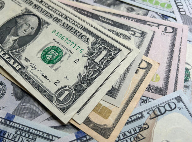 Əsas məzənnə iclasından sonra dolların qiyməti açıqlanıb Əsas məzənnə iclasından sonra dolların qiyməti açıqlanıb