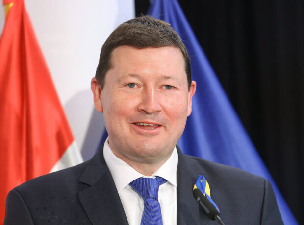 Aİ Avropanın “boz kardinalının” geri dönəcəyindən qorxur Aİ Avropanın “boz kardinalının” geri dönəcəyindən qorxur