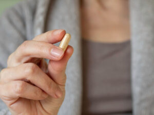 Həkim reseptsiz hansı qida əlavələrinin və vitaminlərin qəbulunun təhlükəli olduğunu izah etdi