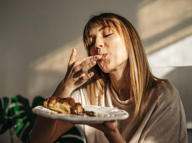 Həkim şirniyyat yedikdən sonra göz qabağında olan görüntünün niyə “üzdüyünü” izah edib Həkim şirniyyat yedikdən sonra göz qabağında olan görüntünün niyə “üzdüyünü” izah edib