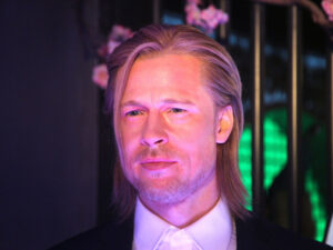 Bred Pitt imicini dəyişdirdikdən sonra ictimaiyyətə çıxdı Bred Pitt imicini dəyişdirdikdən sonra ictimaiyyətə çıxdı