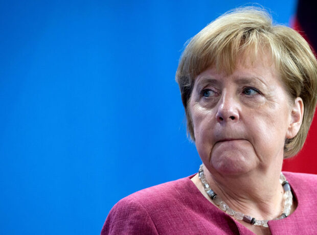 Qərb Almaniya və Polşa arasında Merkelin Mərkəzi Hərbi Dairə ilə bağlı dediyi sözlərə görə mübahisədən xəbər verib Qərb Almaniya və Polşa arasında Merkelin Mərkəzi Hərbi Dairə ilə bağlı dediyi sözlərə görə mübahisədən xəbər verib