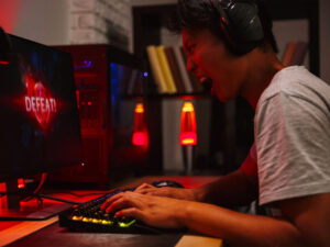 Ekspert deyir ki, Dota 2 uşaqlara komandada işləməyi və emosional nəzarəti öyrədir