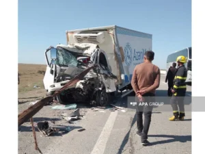 Hacıqabulda iki yük maşını toqquşub