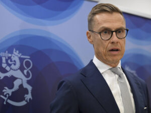 Finlandiya prezidenti bir şərtlə Rusiyaya qarşı sanksiyaların ləğvinə icazə verib