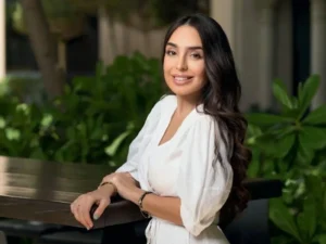 Leyla Əliyeva xalçaların toxunma prosesində iştirak edib Leyla Əliyeva xalçaların toxunma prosesində iştirak edib