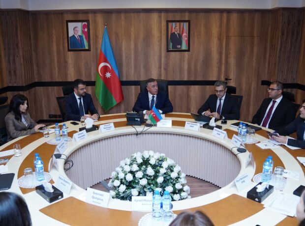 AmCham Azərbaycan nümayəndə heyəti ilə Maliyyə Monitorinqi Xidməti (MMX) arasında yüksək səviyyəli görüş keçirilib AmCham Azərbaycan nümayəndə heyəti ilə Maliyyə Monitorinqi Xidməti (MMX) arasında yüksək səviyyəli görüş keçirilib