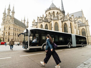 Britaniya Çin elektrik avtobuslarını uzaqdan söndürmə qabiliyyəti üçün sınaqdan keçirir
