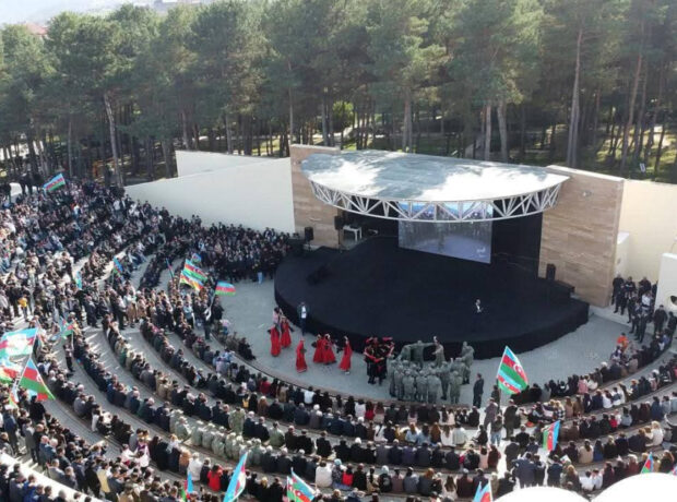 Gədəbəydə “8 Noyabr – Zəfər Günü” münasibətilə bayram konserti təşkil edilib Gədəbəydə “8 Noyabr – Zəfər Günü” münasibətilə bayram konserti təşkil edilib