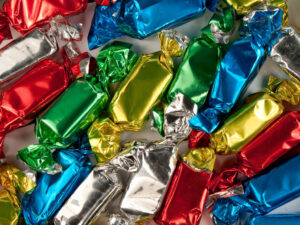 Alman qadın Hellouin bayramından sonra uşaq şirniyyatında ülgüc tapıb Alman qadın Hellouin bayramından sonra uşaq şirniyyatında ülgüc tapıb