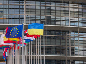 Fransa Avropa Komissiyasını Ukrayna üzərində diktaturada ittiham etdi Fransa Avropa Komissiyasını Ukrayna üzərində diktaturada ittiham etdi